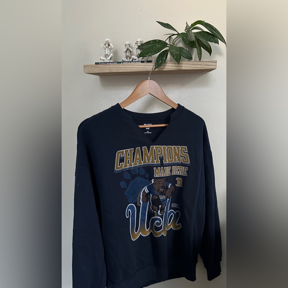 Hollister Navy Blue Sweatshirt